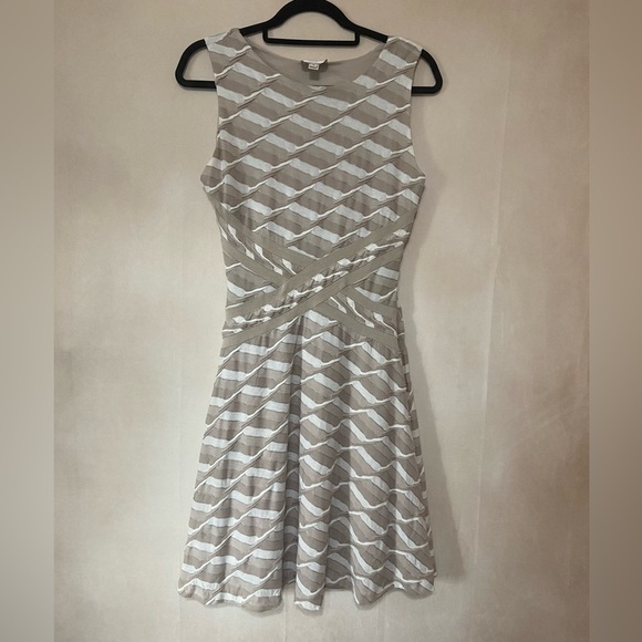 eci women's 8 textured neutral wrap cinch waist sleeveless career dress GUC - Picture 2 of 8